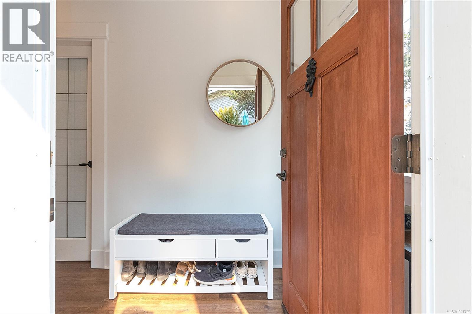 1 1002 Carberry Gdns, Victoria, British Columbia V8S 3R7 - Photo 9 - 1017709