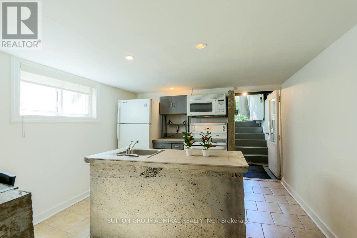 Bsmt - 70 Carlaw Avenue, Toronto, Ontario  M4M 2R7 - Photo 2 - E12467145