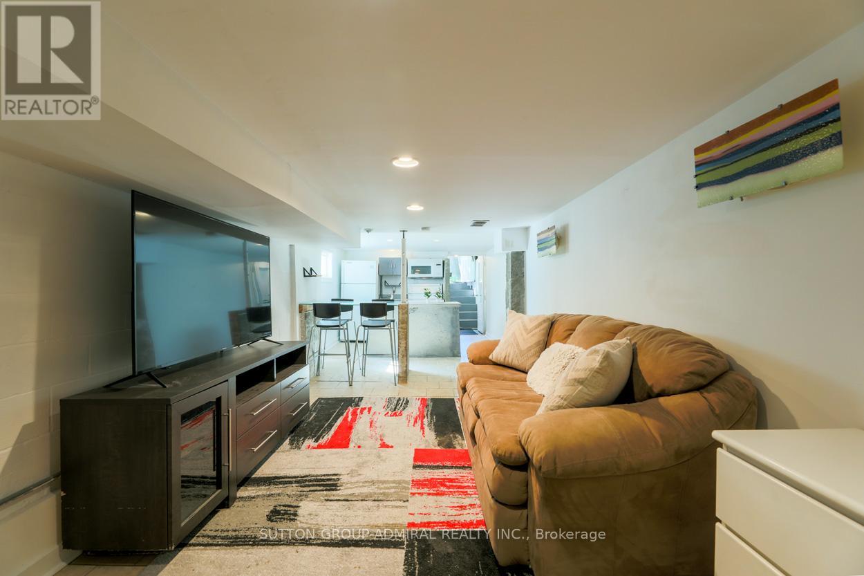 Bsmt - 70 Carlaw Avenue, Toronto, Ontario  M4M 2R7 - Photo 6 - E12467145
