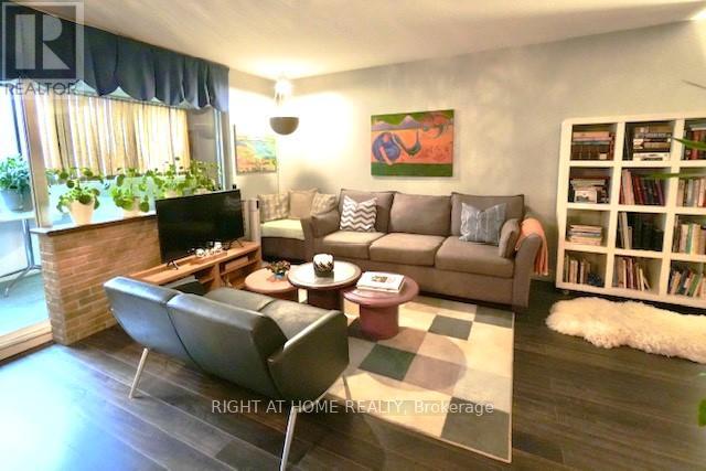 411 - 5 Massey Square, Toronto, Ontario  M4C 5L6 - Photo 1 - E12467148