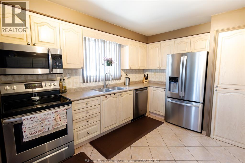 3036 Forest Glade Drive, Windsor, Ontario  N8R 1L5 - Photo 7 - 25008877
