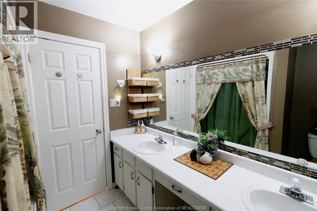 3036 Forest Glade Drive, Windsor, Ontario  N8R 1L5 - Photo 12 - 25008877