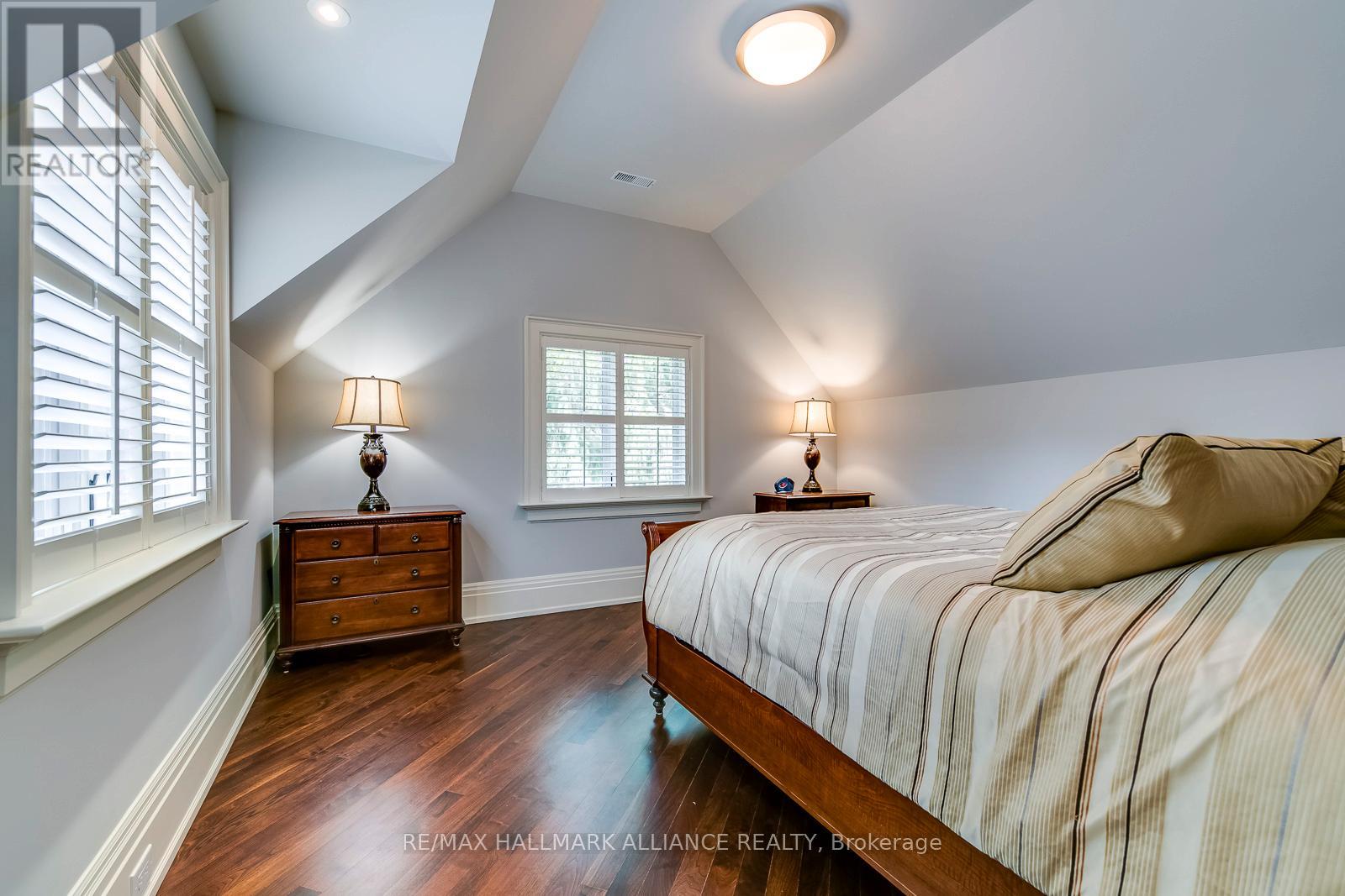 138 Dianne Avenue, Oakville, Ontario  L6J 4G9 - Photo 33 - W12465919