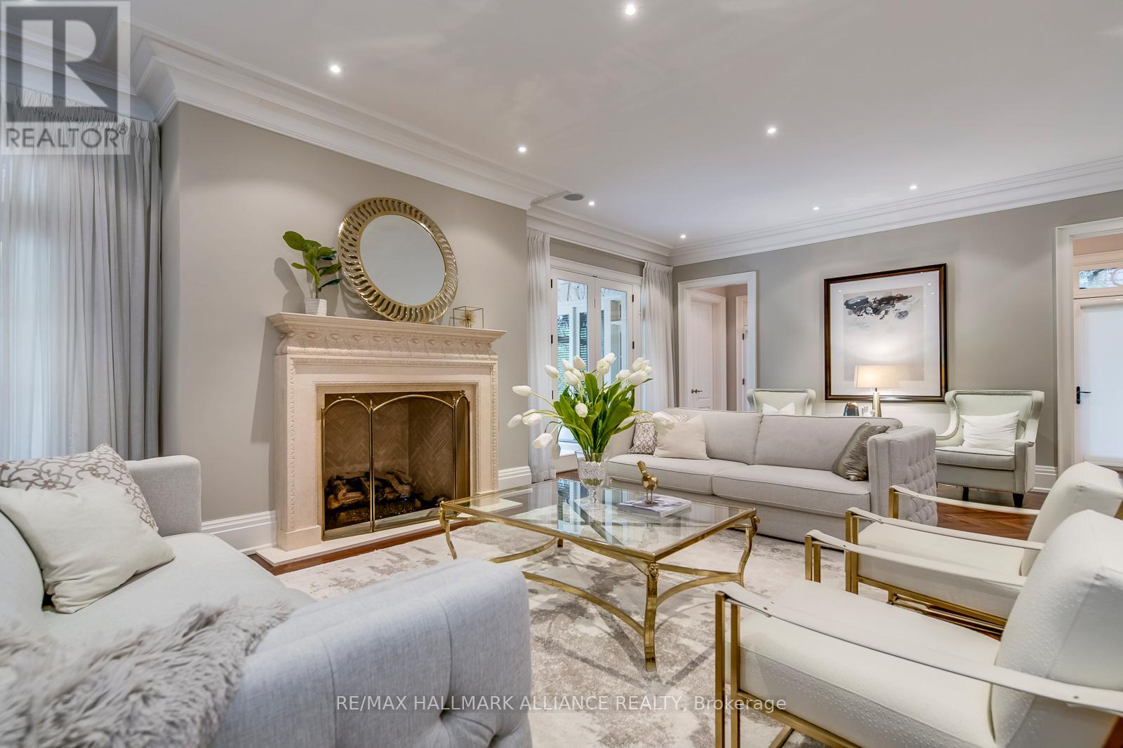 138 Dianne Avenue, Oakville, Ontario  L6J 4G9 - Photo 10 - W12465919
