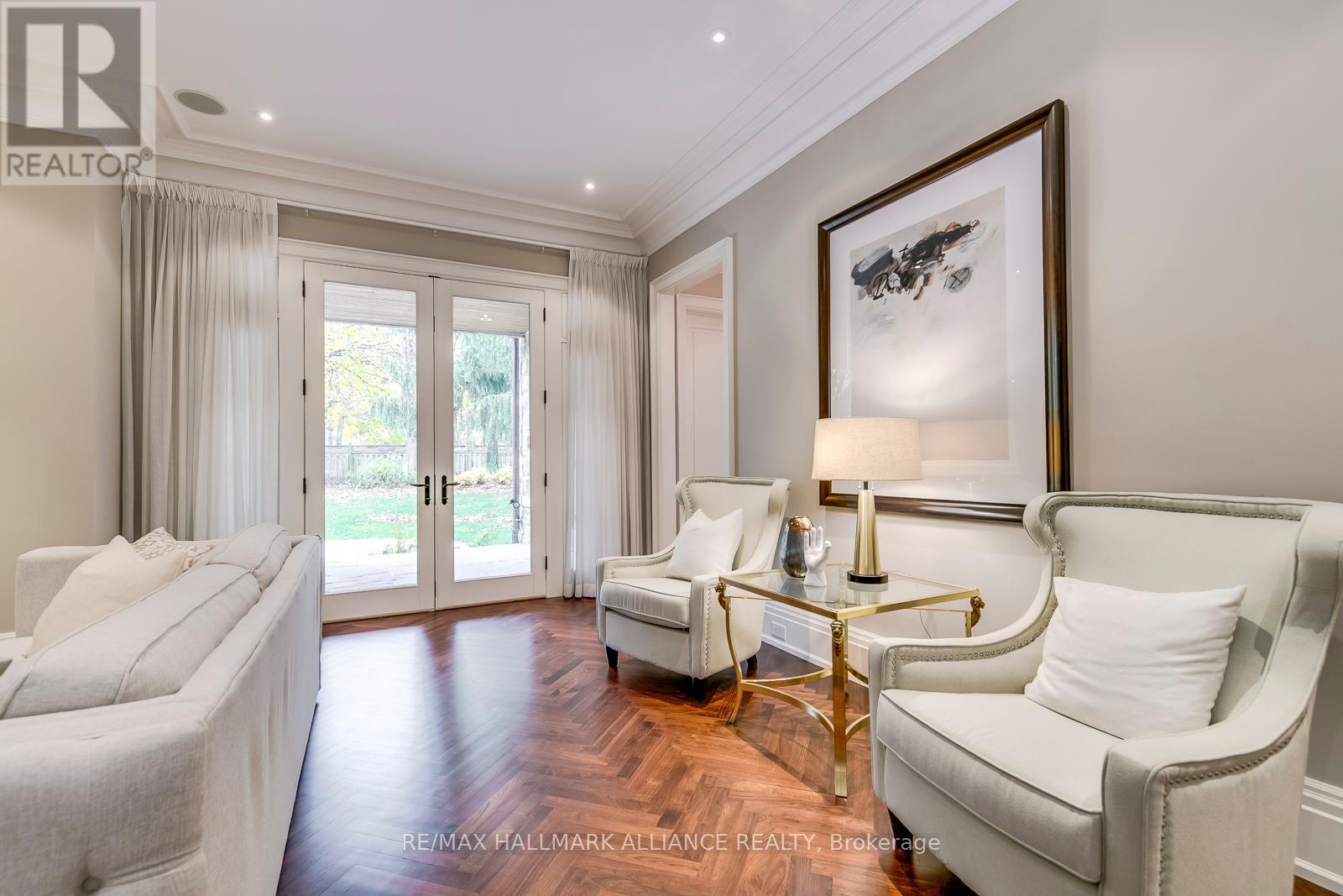 138 Dianne Avenue, Oakville, Ontario  L6J 4G9 - Photo 12 - W12465919