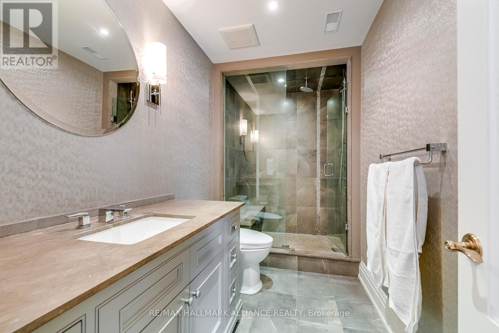 138 Dianne Avenue, Oakville, Ontario  L6J 4G9 - Photo 34 - W12465919