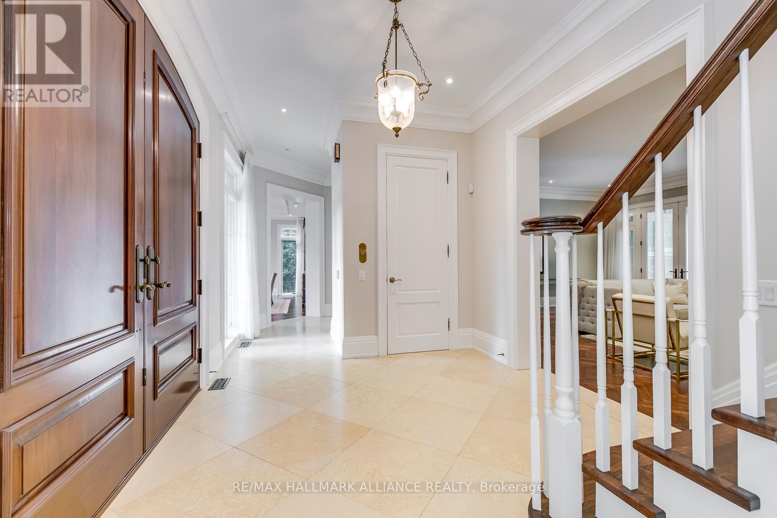 138 Dianne Avenue, Oakville, Ontario  L6J 4G9 - Photo 7 - W12465919