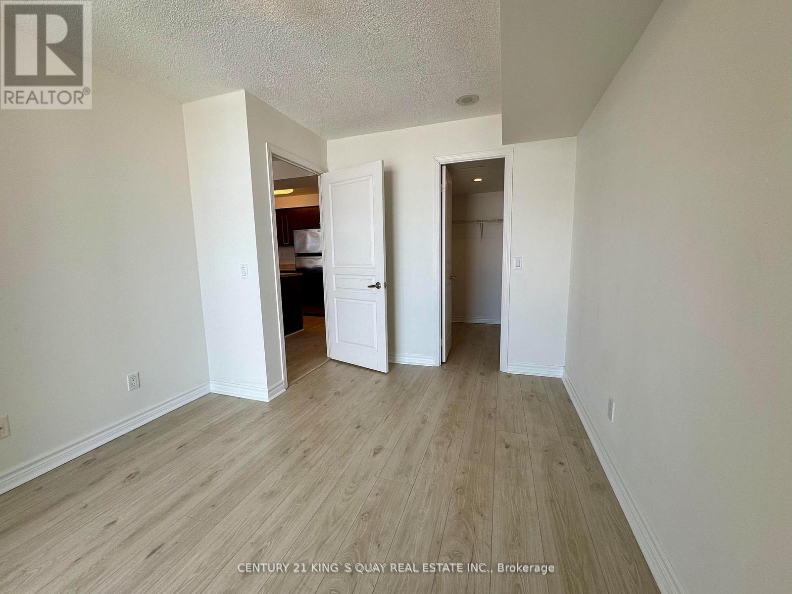 1008 - 330 Red Maple Road, Richmond Hill, Ontario  L4C 0T6 - Photo 12 - N12467174