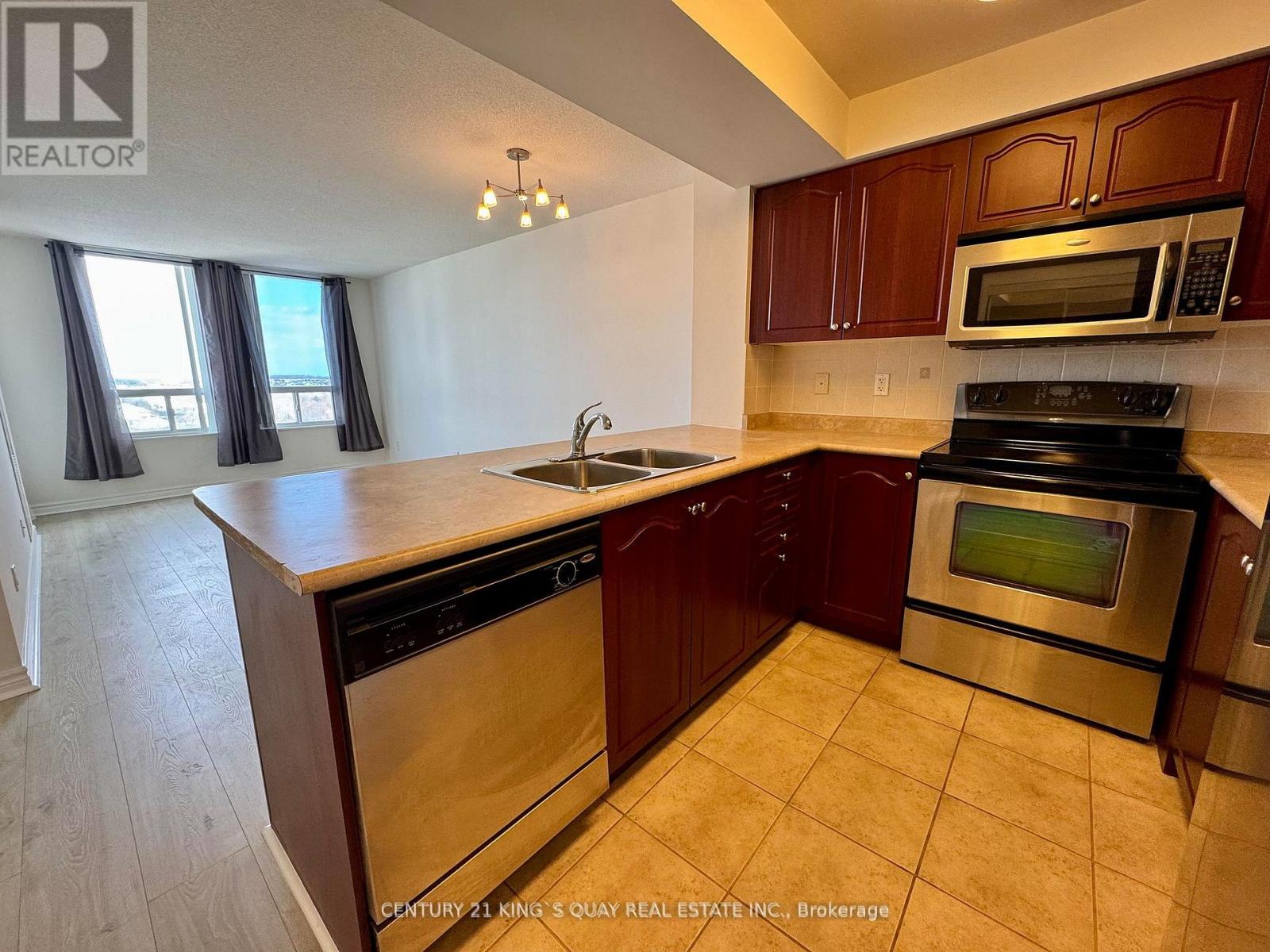 1008 - 330 Red Maple Road, Richmond Hill, Ontario  L4C 0T6 - Photo 2 - N12467174