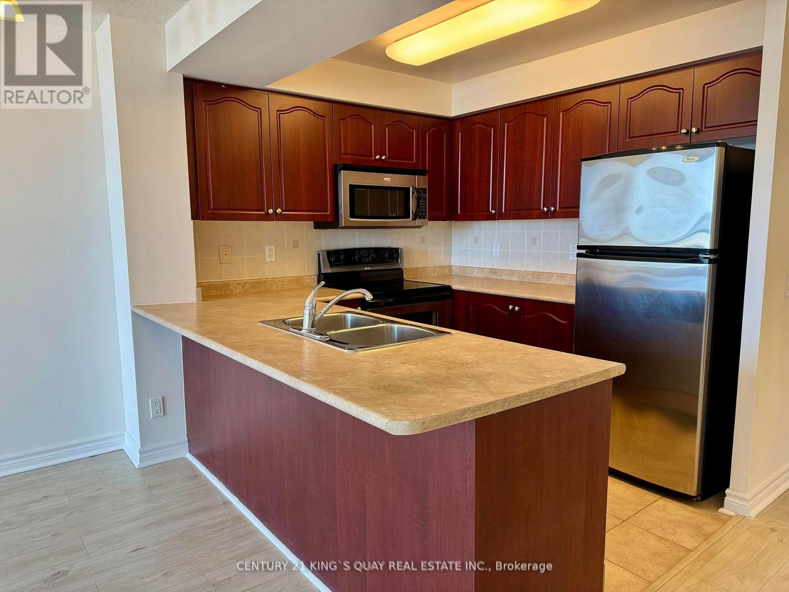 1008 - 330 Red Maple Road, Richmond Hill, Ontario  L4C 0T6 - Photo 4 - N12467174