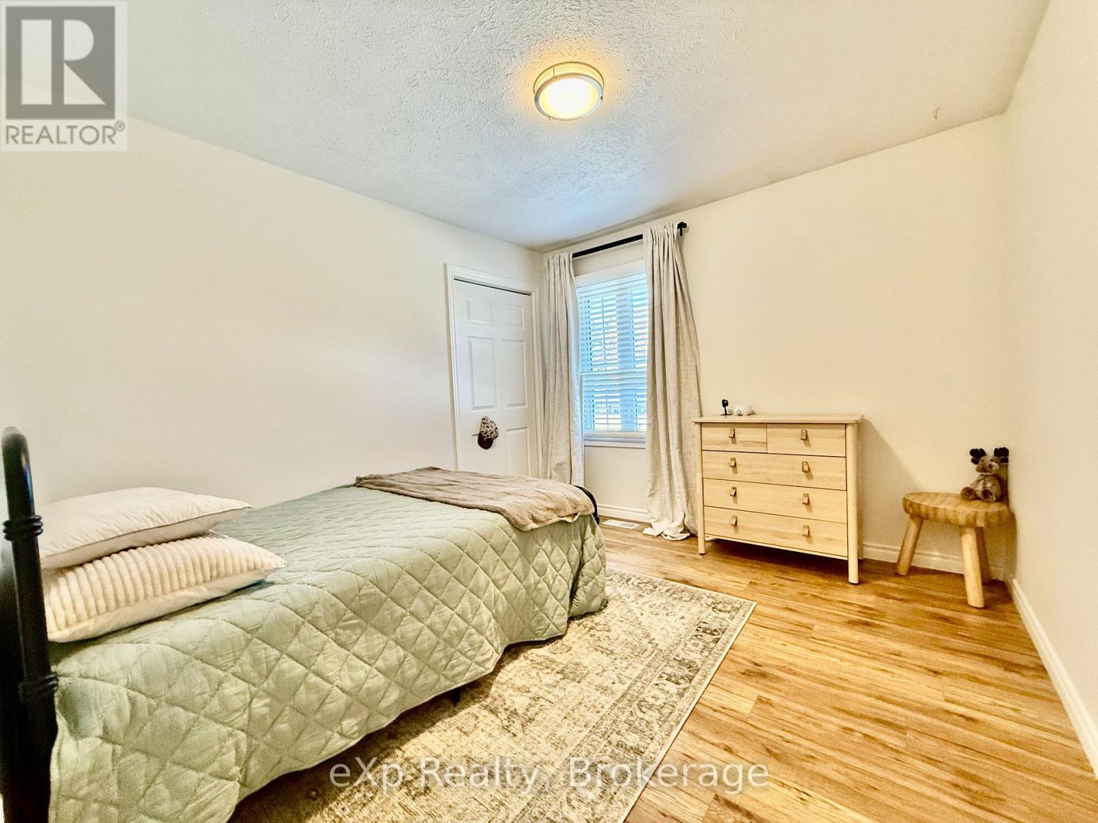 217 Thomas Street, Brockton, Ontario  N0G 2V0 - Photo 12 - X12464727