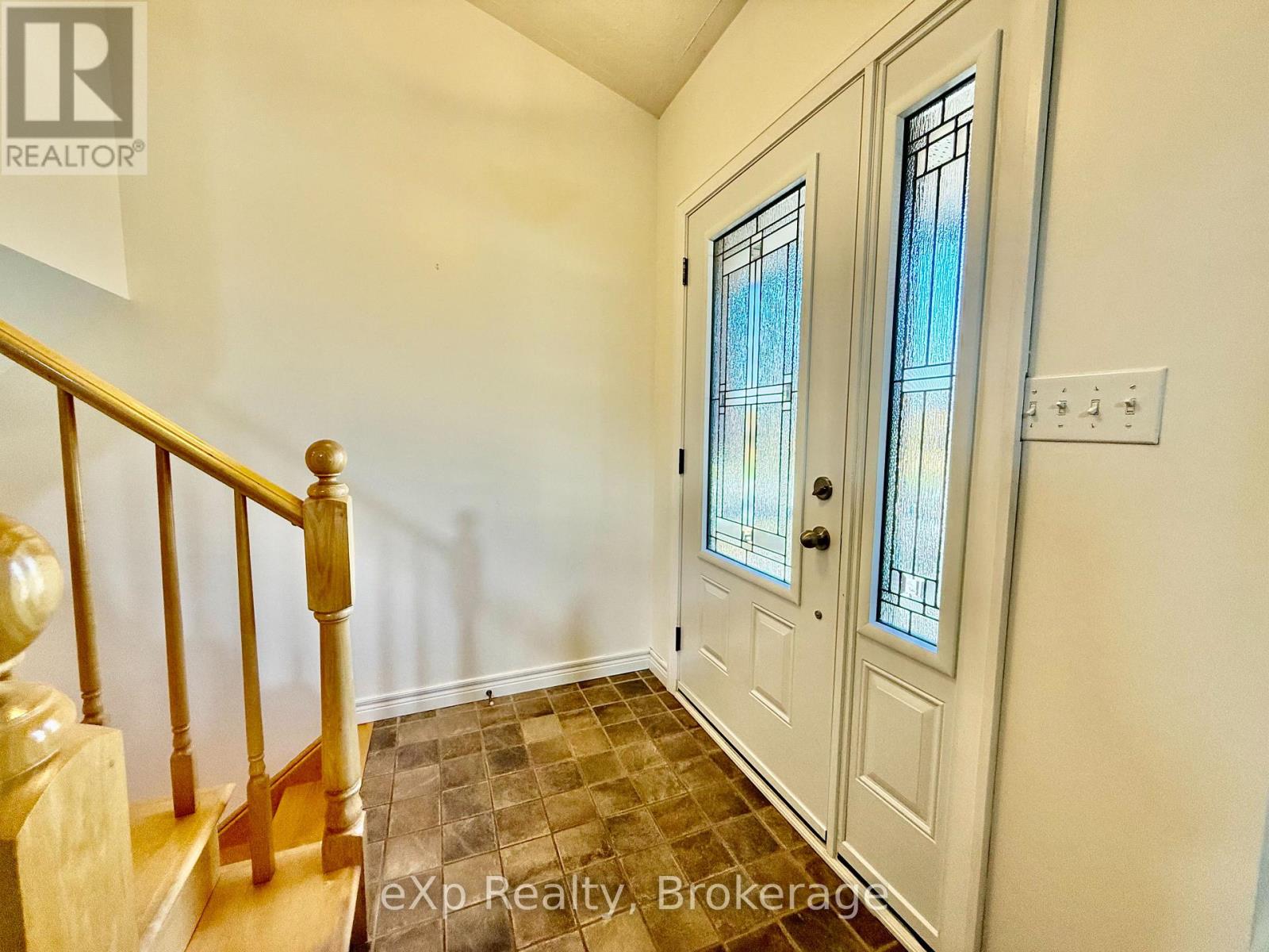 217 Thomas Street, Brockton, Ontario  N0G 2V0 - Photo 4 - X12464727