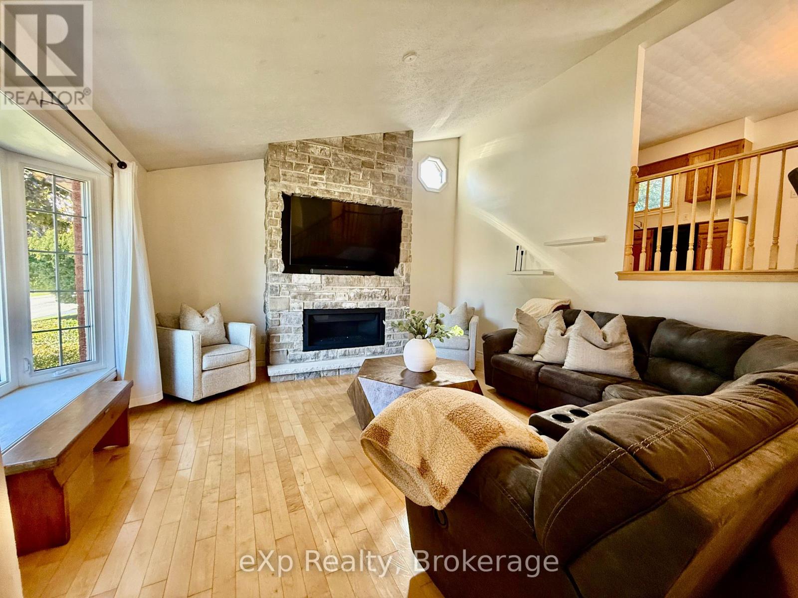 217 Thomas Street, Brockton, Ontario  N0G 2V0 - Photo 6 - X12464727