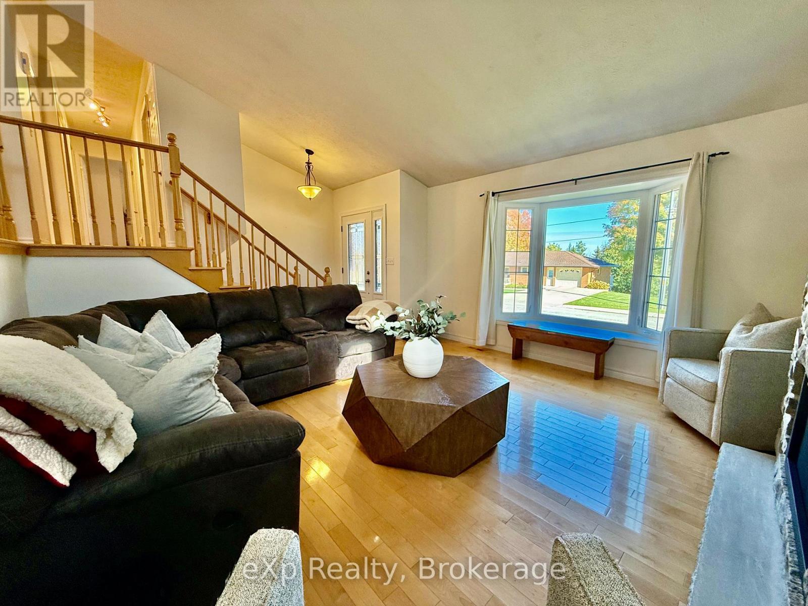217 Thomas Street, Brockton, Ontario  N0G 2V0 - Photo 7 - X12464727