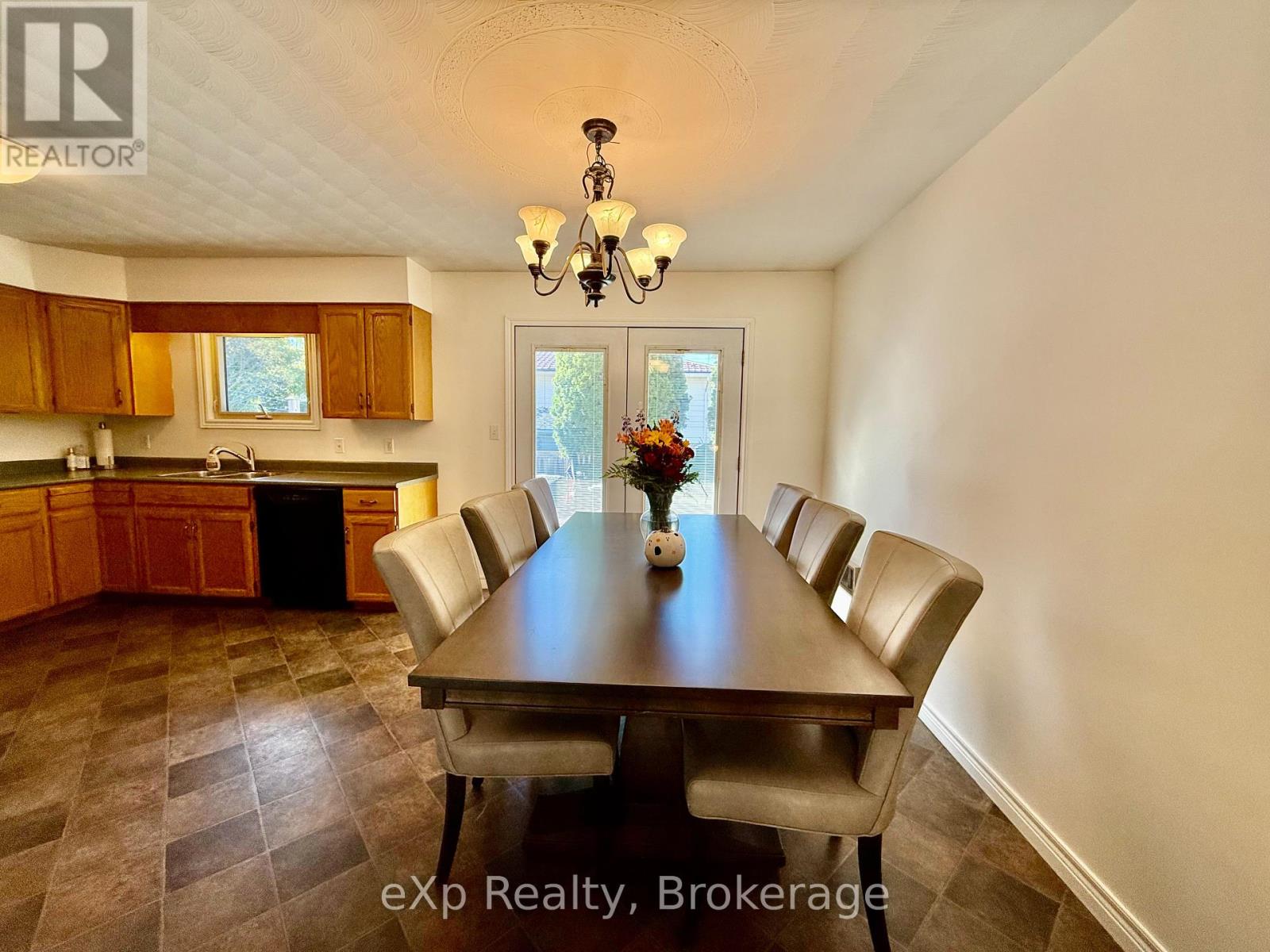 217 Thomas Street, Brockton, Ontario  N0G 2V0 - Photo 8 - X12464727