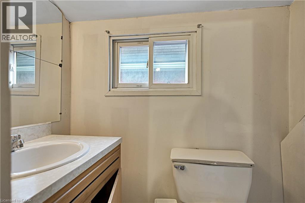 24 East 24th Street, Hamilton, Ontario  L8V 2X7 - Photo 11 - 40779430