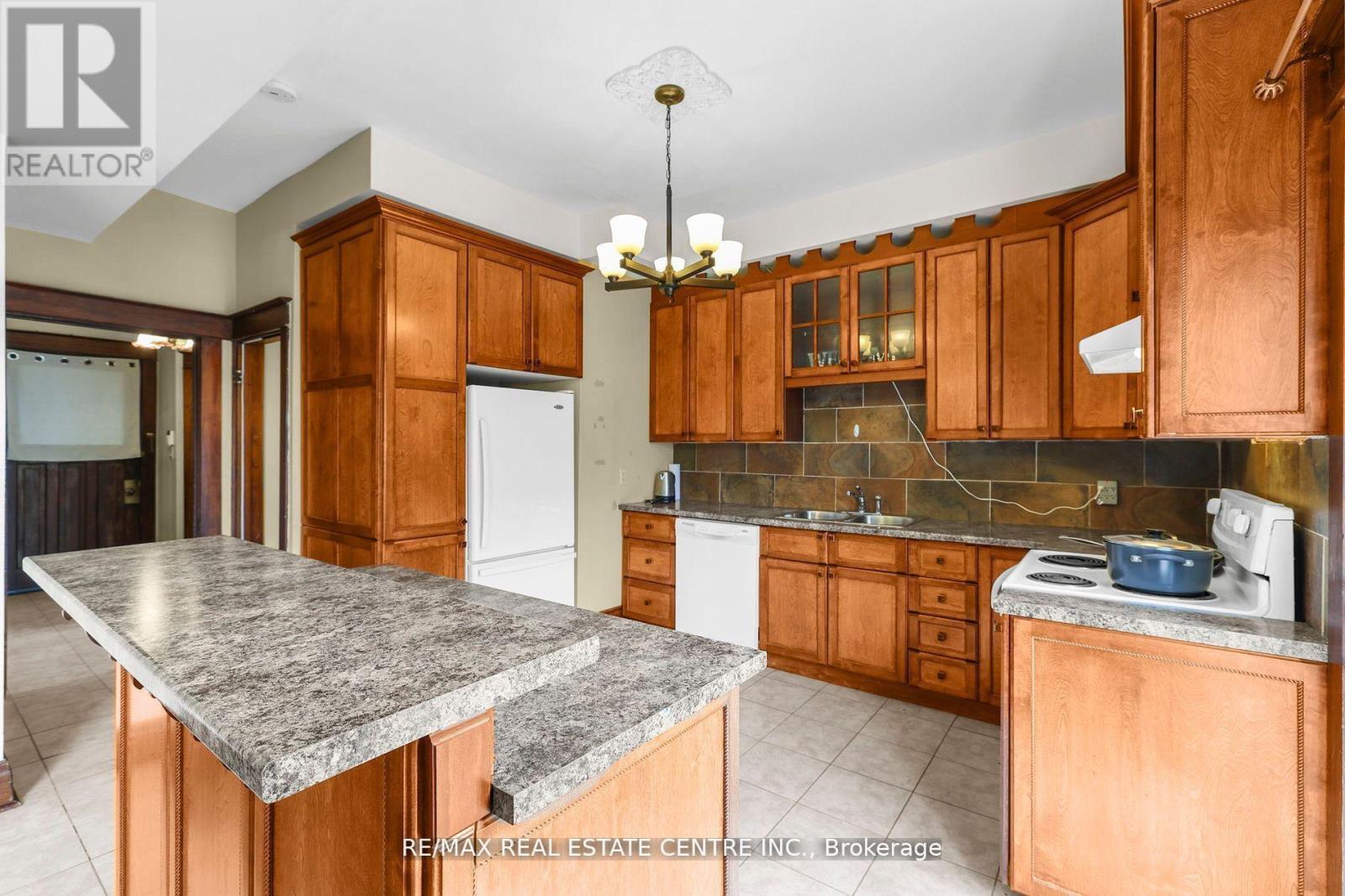 323 Queenston Road, Niagara-On-The-Lake, Ontario  L0S 1J0 - Photo 15 - X12467151