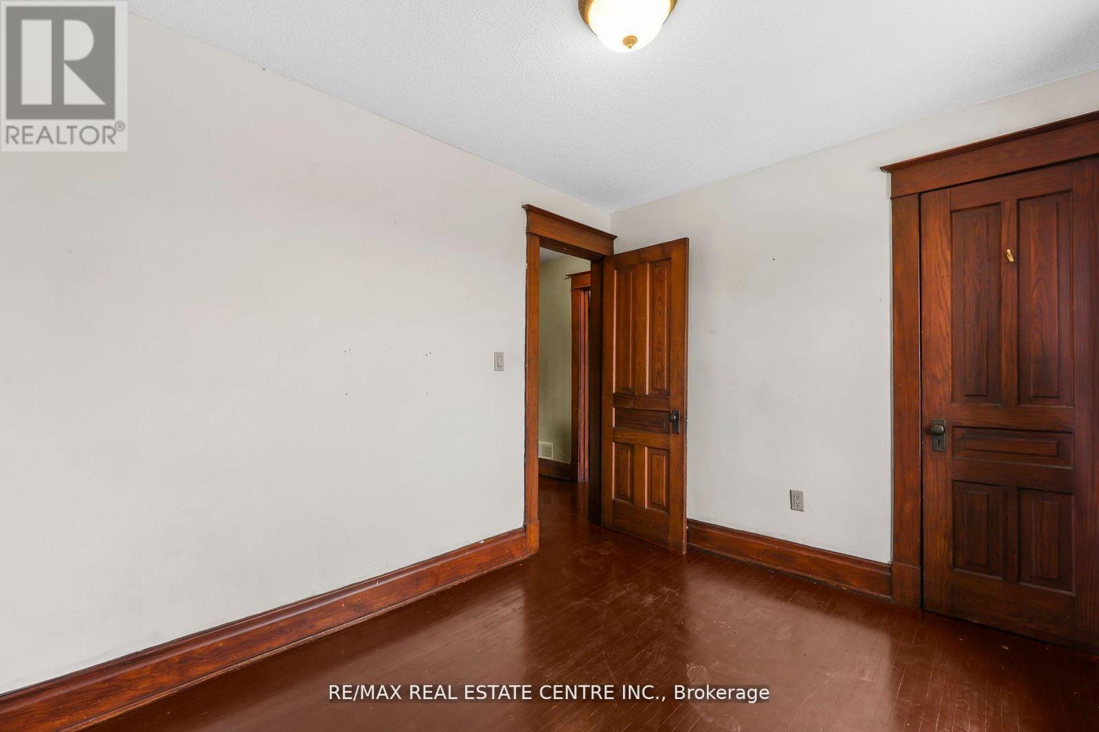 323 Queenston Road, Niagara-On-The-Lake, Ontario  L0S 1J0 - Photo 21 - X12467151