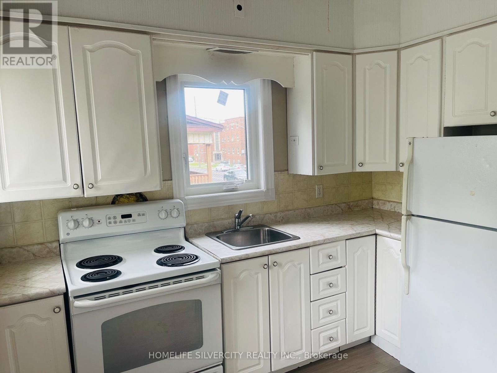 435 Aberdeen Avenue, Hamilton, Ontario  L8P 2S4 - Photo 5 - X12467176