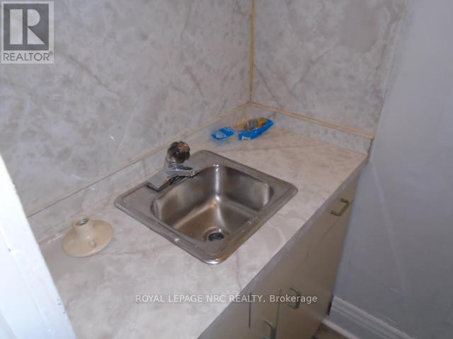 105a Welland Avenue, St. Catharines, Ontario  L2R 2H4 - Photo 18 - X12467189