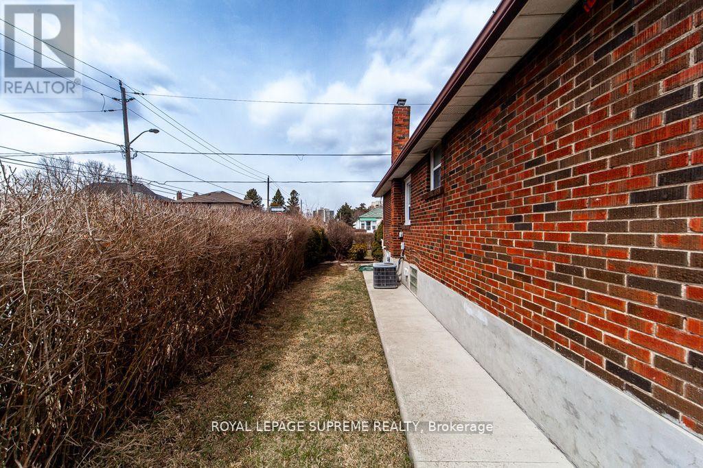 109 Regina Avenue, Toronto, Ontario  M6A 1R5 - Photo 12 - C12394613