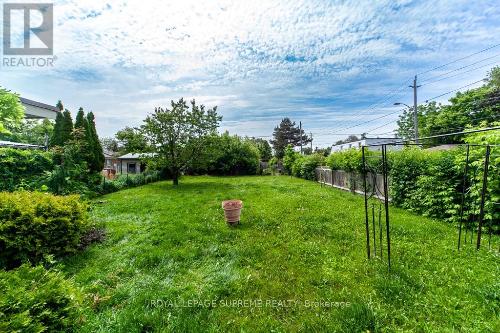 109 Regina Avenue, Toronto, Ontario  M6A 1R5 - Photo 15 - C12394613