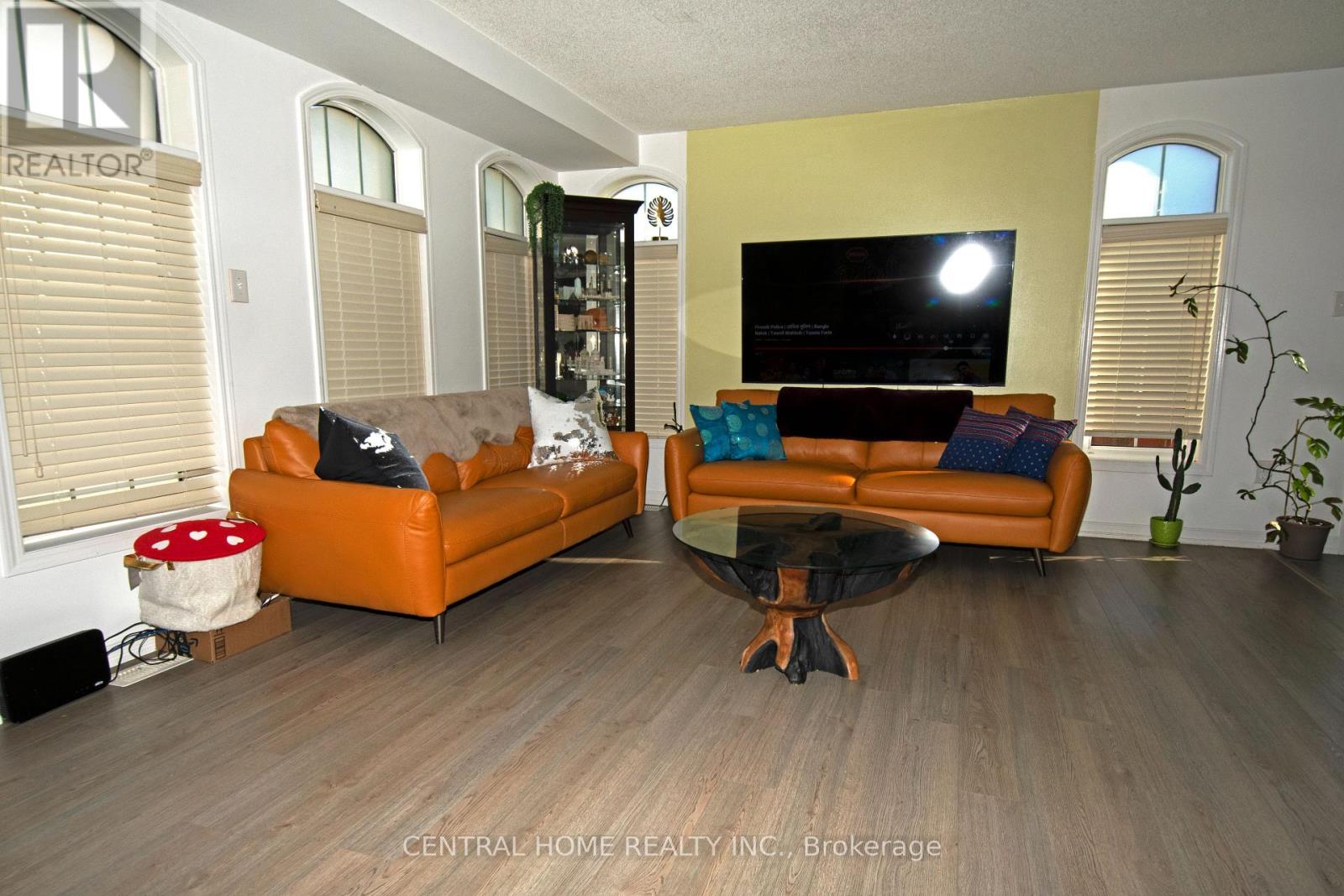 25 Camilleri Road, Ajax, Ontario  L1Z 0T2 - Photo 2 - E12390393