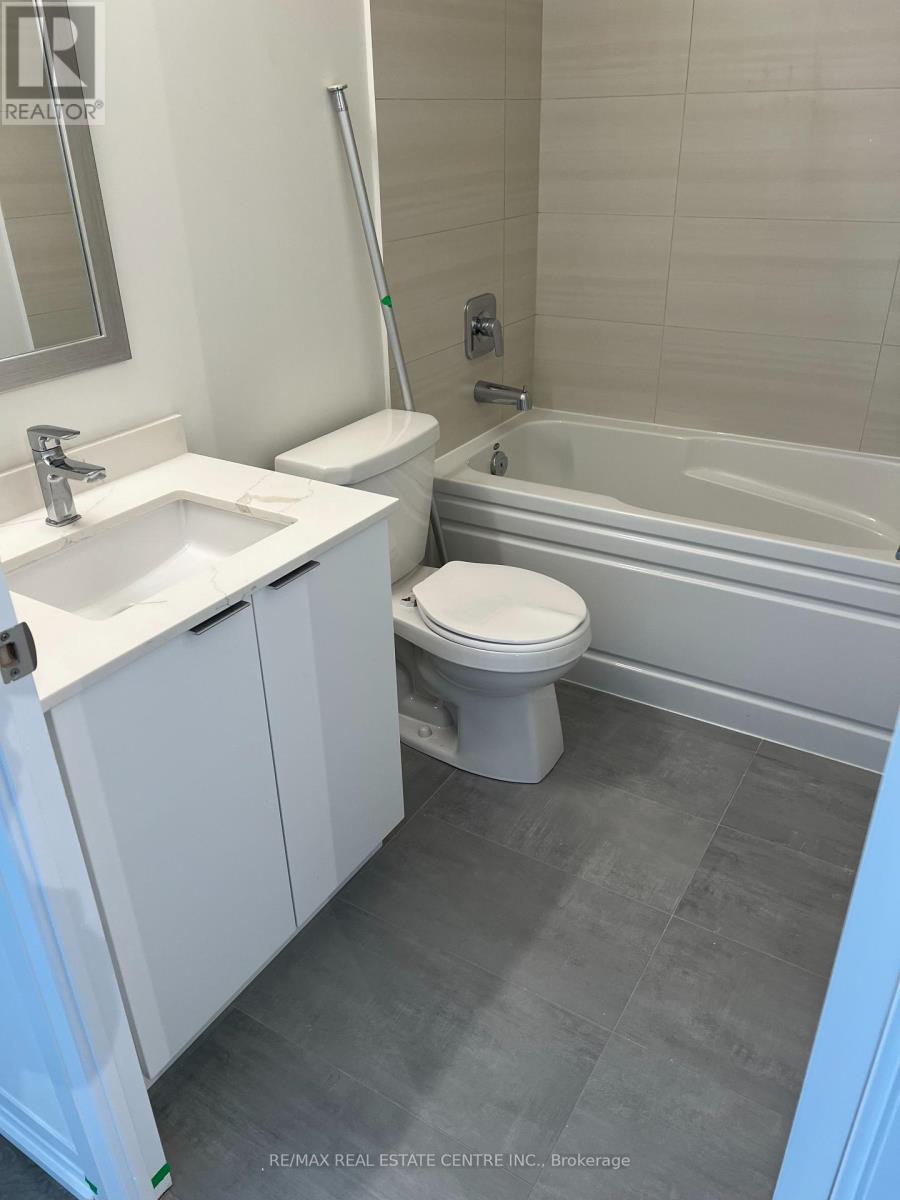 2710 - 15 Watergarden Drive, Mississauga, Ontario  L5R 0H4 - Photo 10 - W12465958