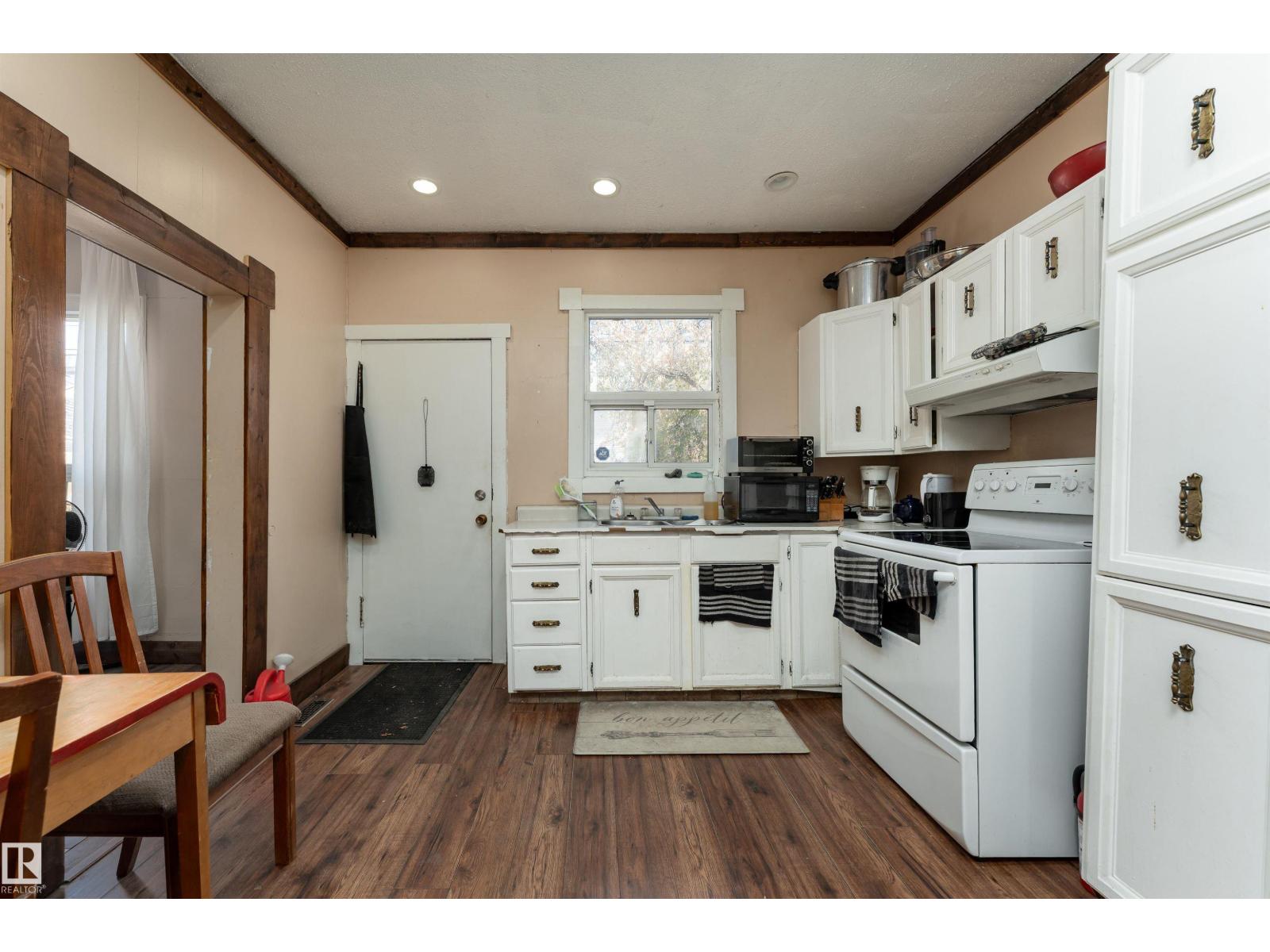 10755 93 St Nw, Edmonton, Alberta  T5H 1Y4 - Photo 2 - E4462417
