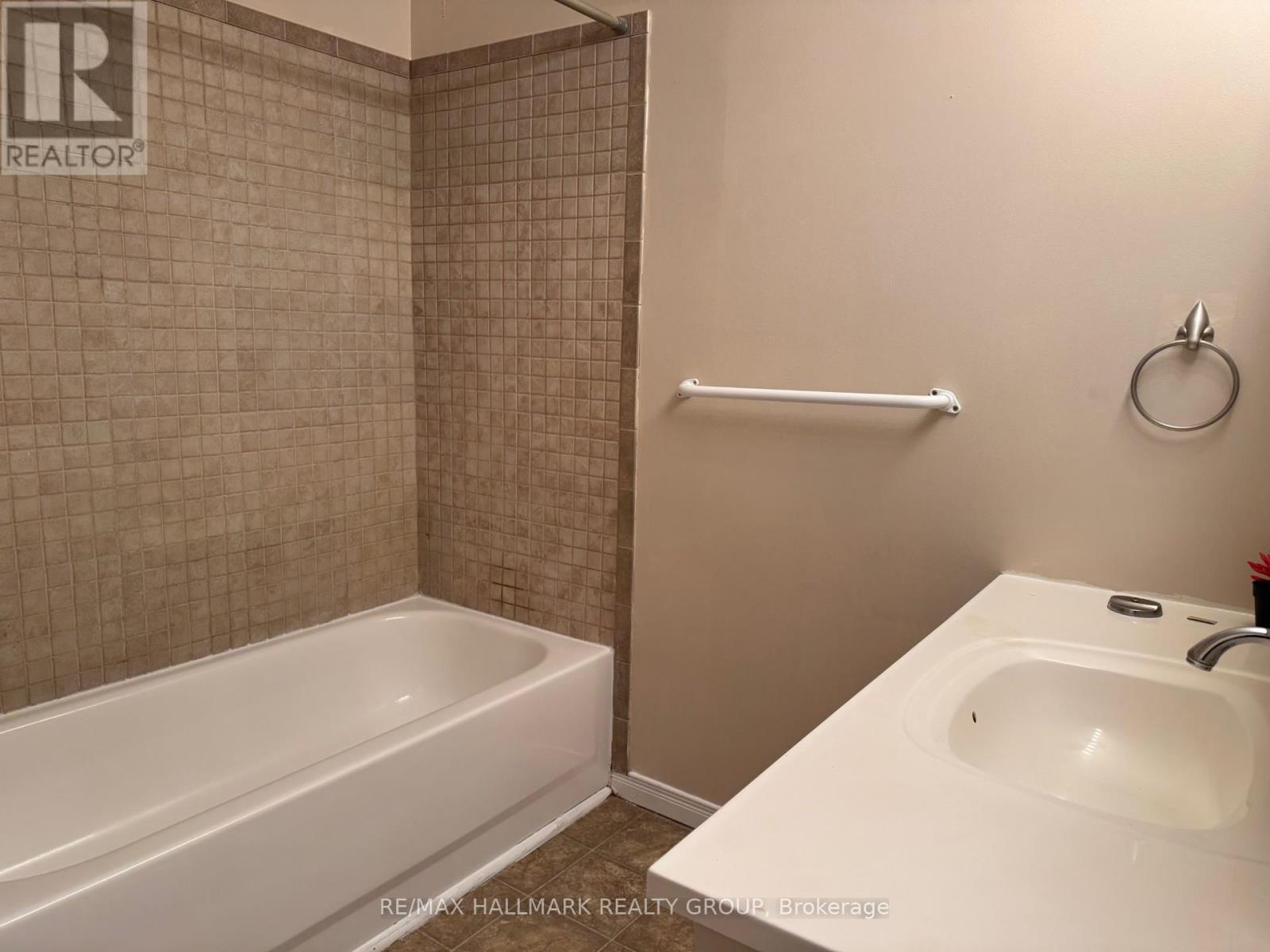 22 Maple Avenue, Smiths Falls, Ontario  K7A 1Z9 - Photo 3 - X12368219
