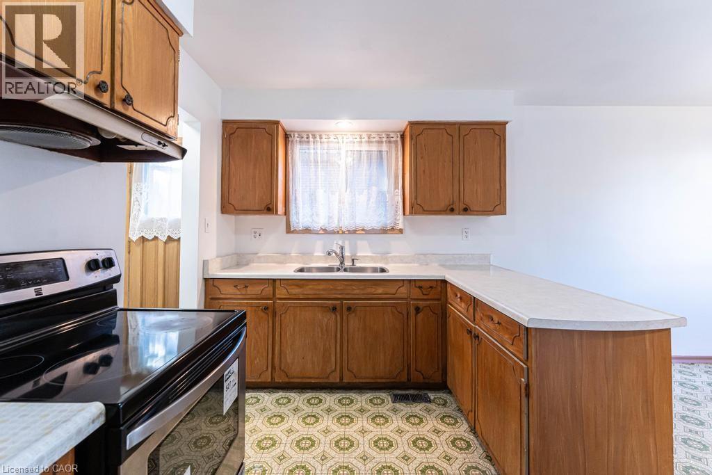 69 Buckingham Drive, Hamilton, Ontario  L9C 2G8 - Photo 3 - 40779661