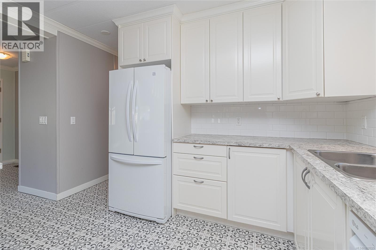 2135 Summergate Blvd, Sidney, British Columbia  V8L 4K9 - Photo 13 - 1017625