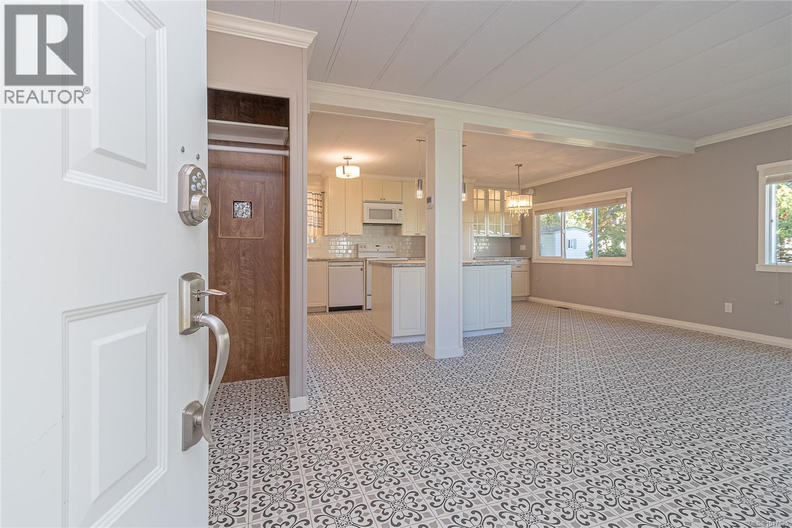 2135 Summergate Blvd, Sidney, British Columbia  V8L 4K9 - Photo 6 - 1017625