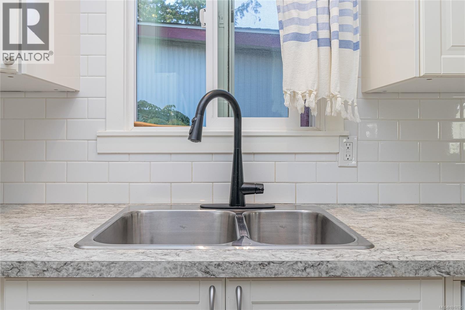 2135 Summergate Blvd, Sidney, British Columbia  V8L 4K9 - Photo 15 - 1017625