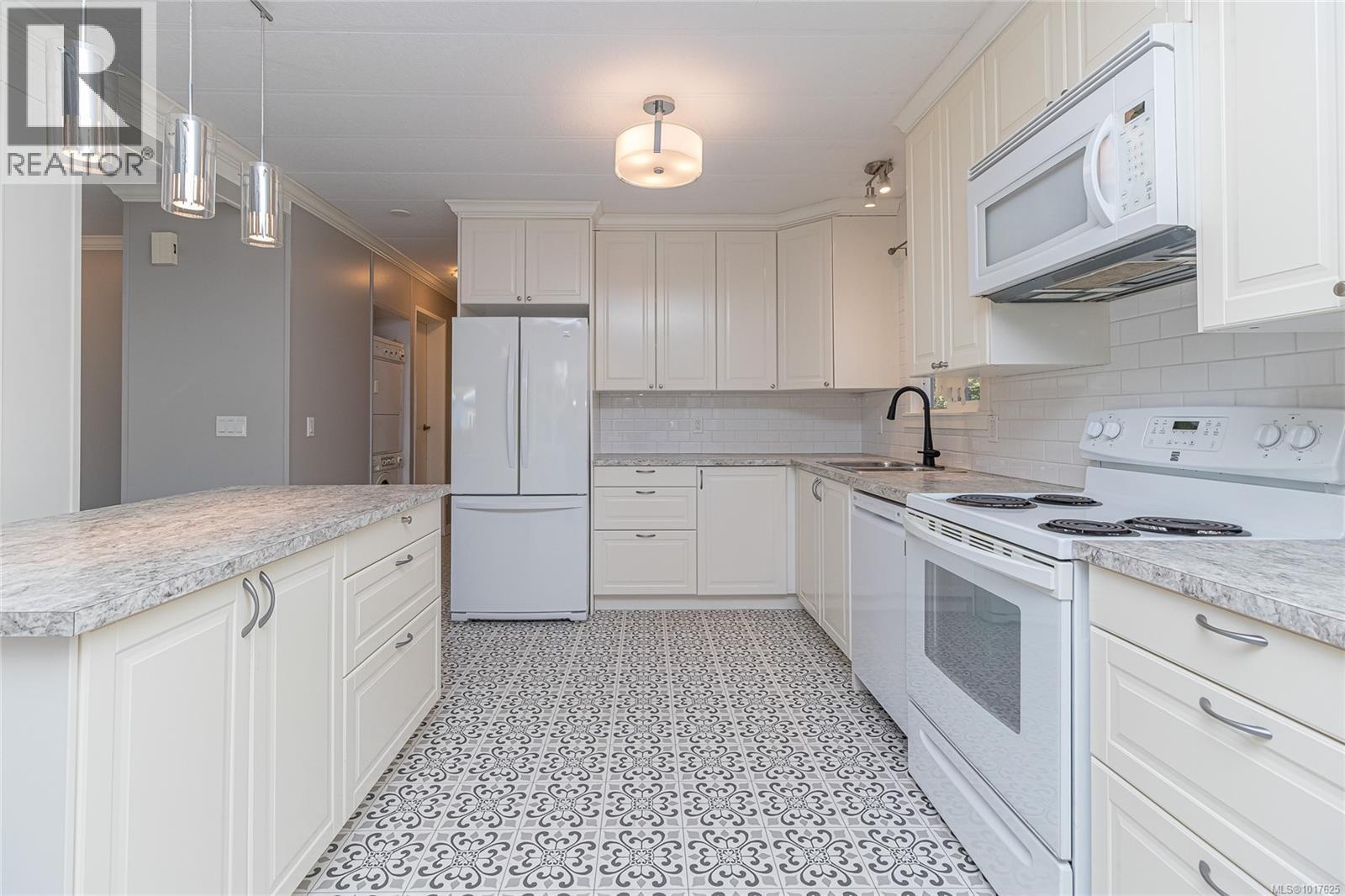 2135 Summergate Blvd, Sidney, British Columbia  V8L 4K9 - Photo 7 - 1017625