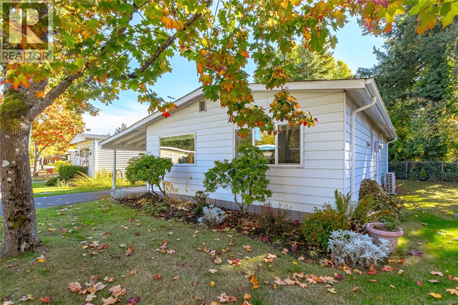 2135 Summergate Blvd, Sidney, British Columbia  V8L 4K9 - Photo 3 - 1017625