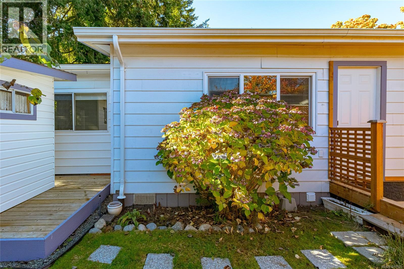 2135 Summergate Blvd, Sidney, British Columbia  V8L 4K9 - Photo 26 - 1017625