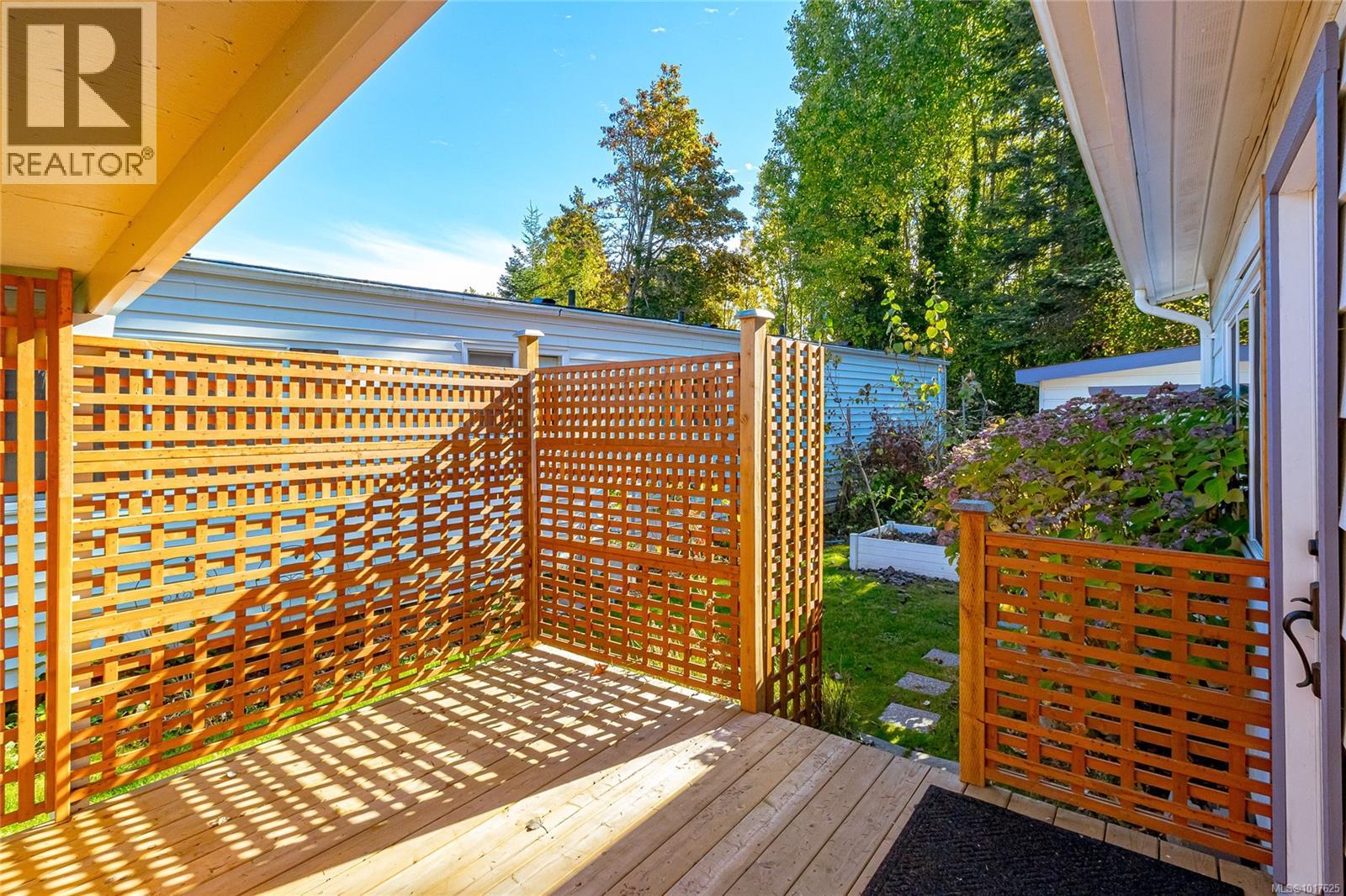 2135 Summergate Blvd, Sidney, British Columbia  V8L 4K9 - Photo 5 - 1017625