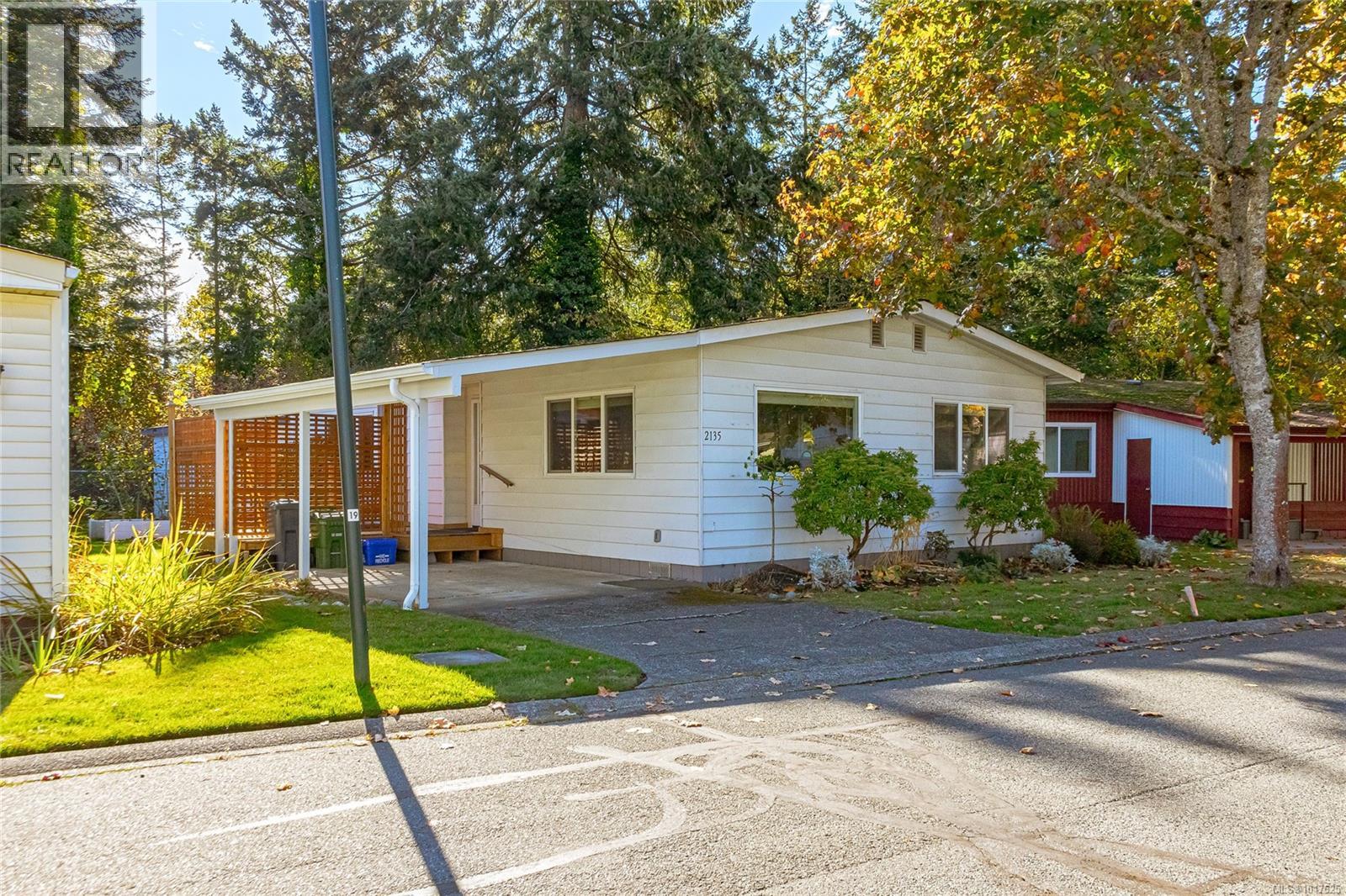 2135 Summergate Blvd, Sidney, British Columbia