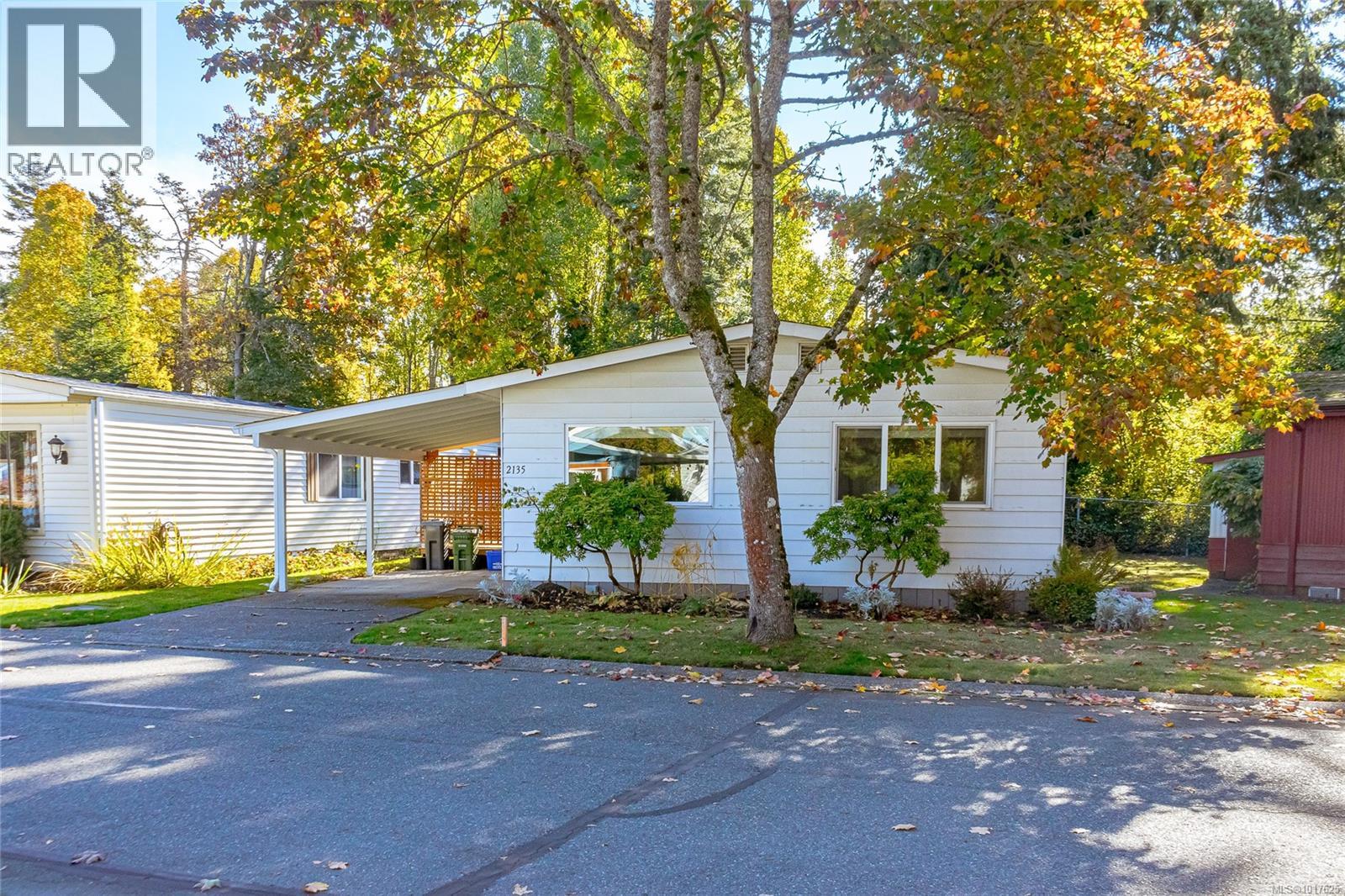 2135 Summergate Blvd, Sidney, British Columbia  V8L 4K9 - Photo 2 - 1017625