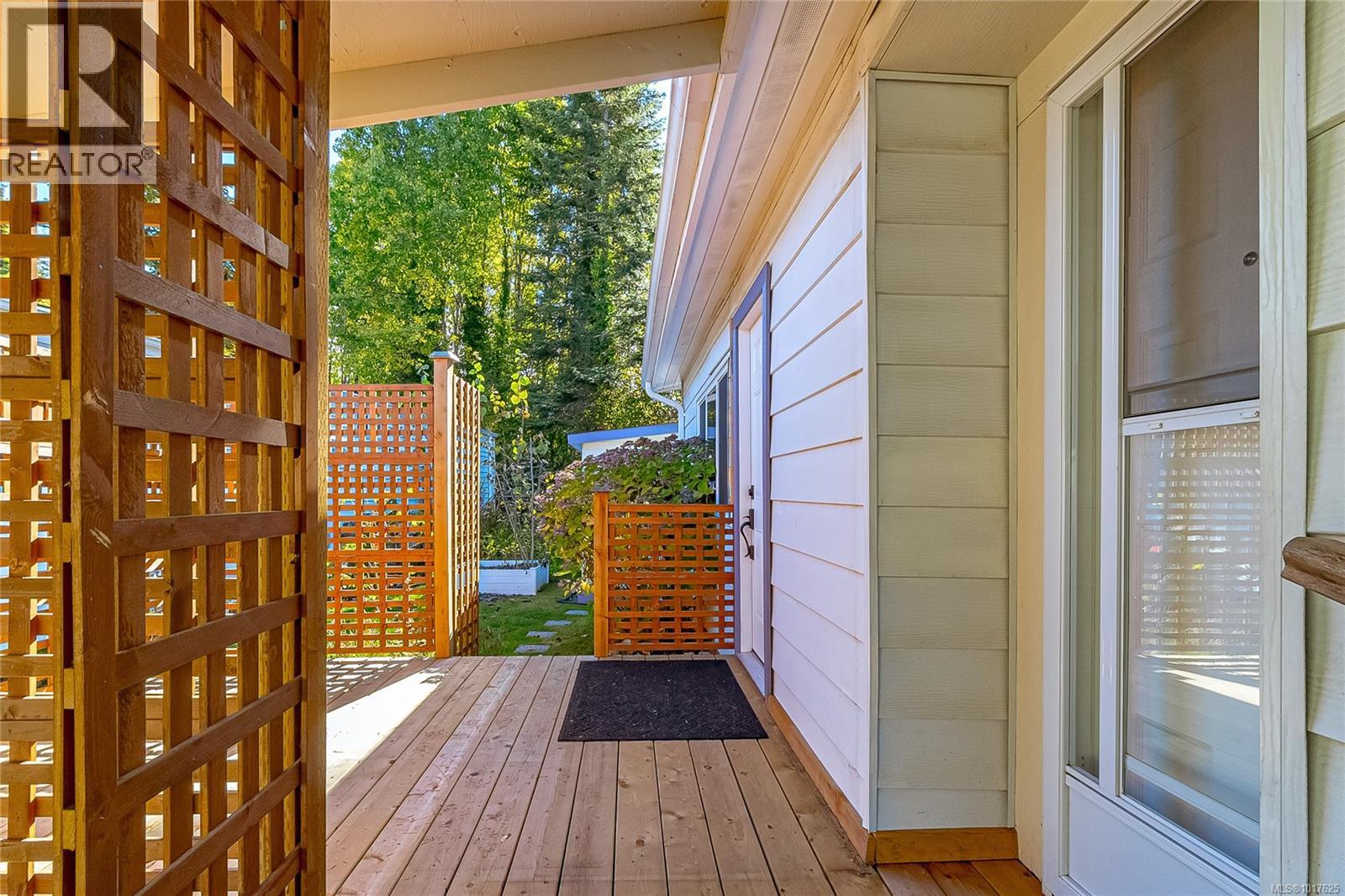 2135 Summergate Blvd, Sidney, British Columbia  V8L 4K9 - Photo 4 - 1017625