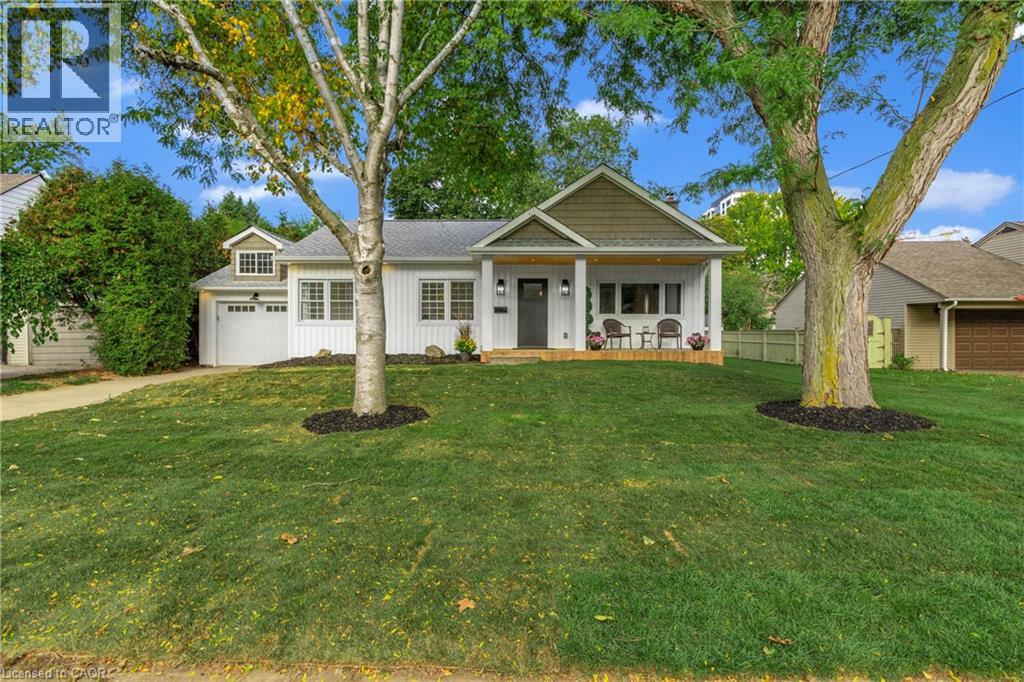 2073 Maplewood Drive, Burlington, Ontario  L7R 2C6 - Photo 2 - 40779412