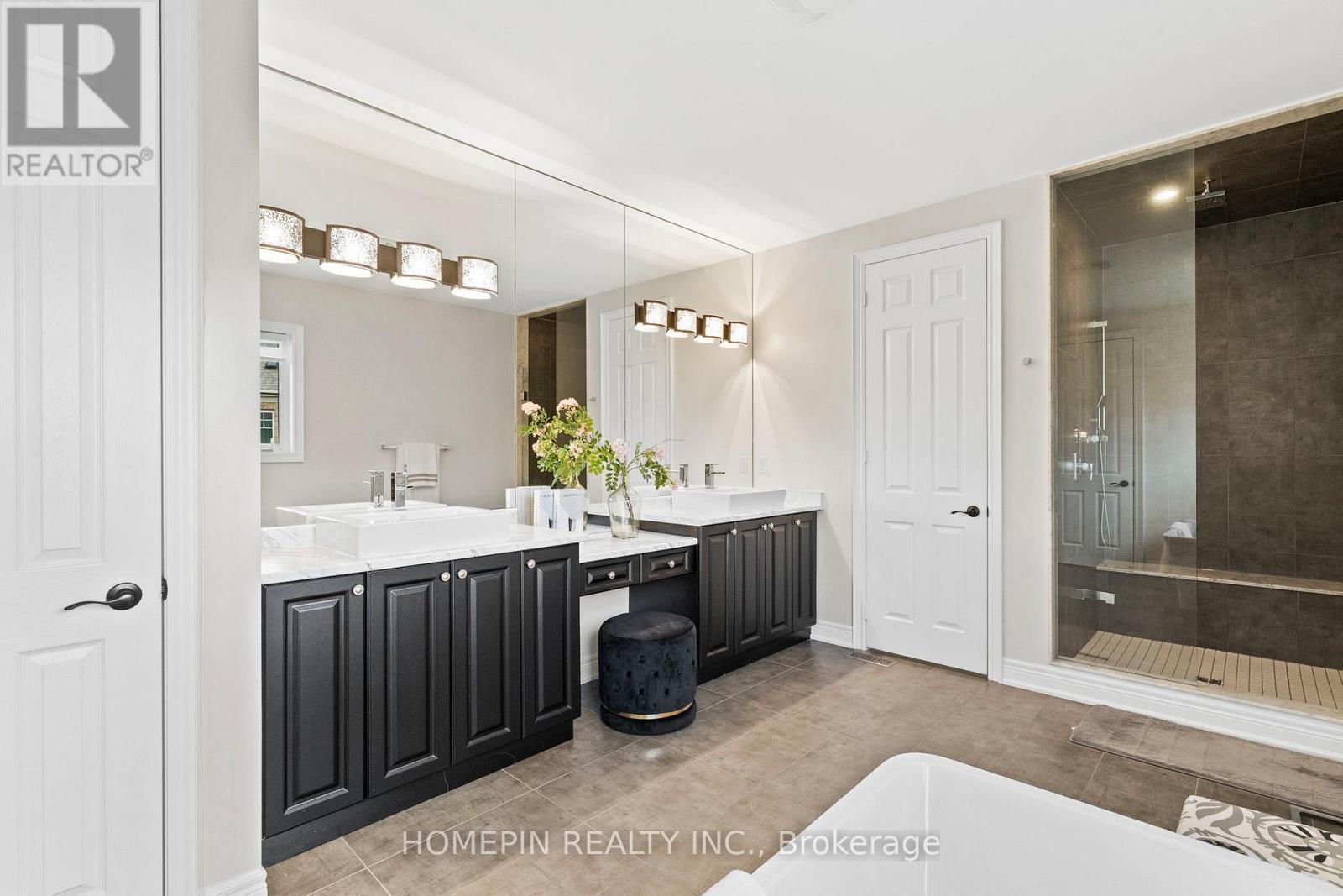 201 Gar Lehman Avenue, Whitchurch-Stouffville, Ontario  L4A 1V6 - Photo 19 - N12467195
