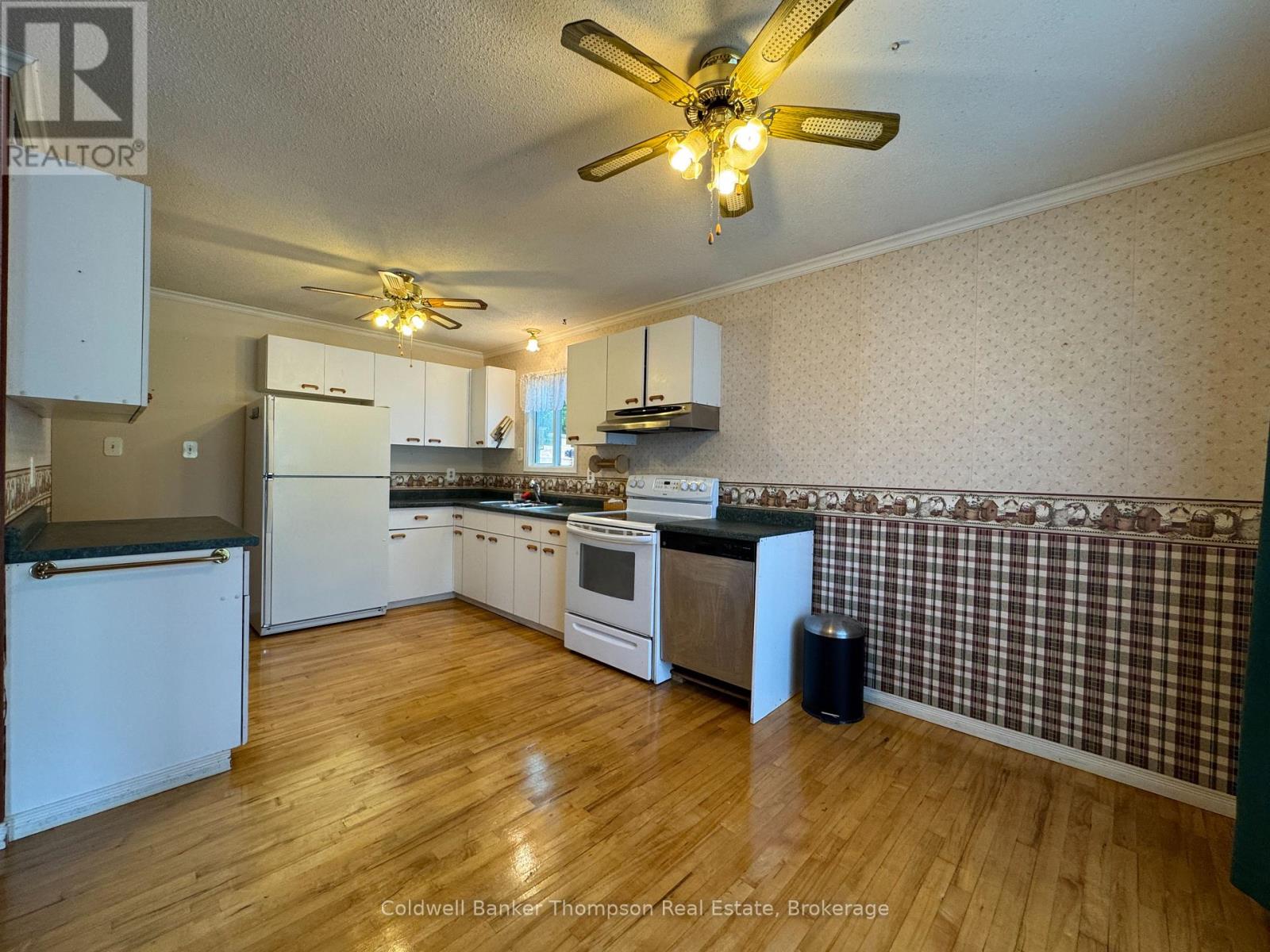 8 Yonge Street S, Huntsville, Ontario  P1H 1W7 - Photo 6 - X12467209