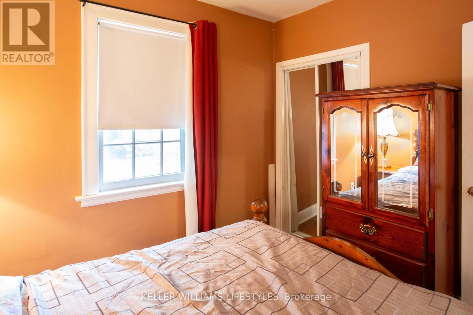 104 Emery Street E, London South, Ontario  N6C 2E1 - Photo 14 - X12467221