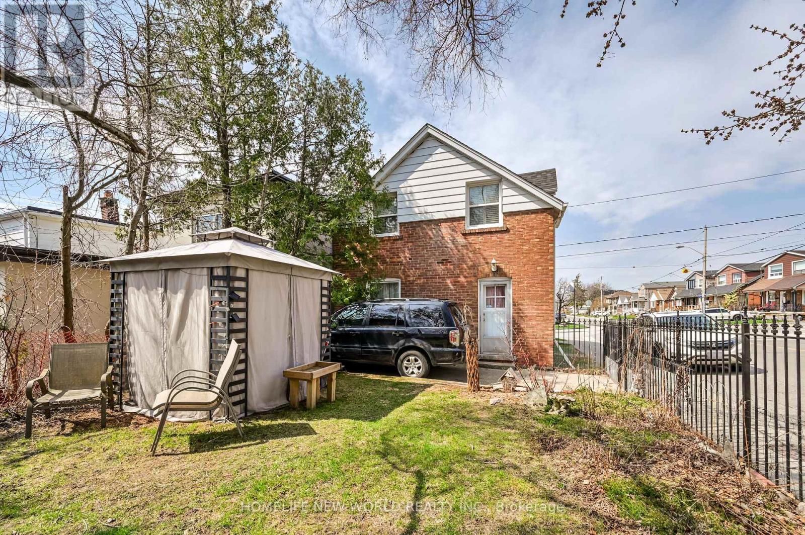 181 Kane Avenue, Toronto, Ontario  M6M 3N4 - Photo 8 - W12467190