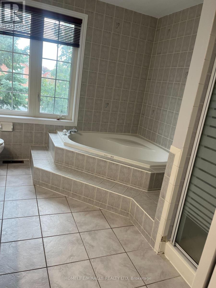 18 Egypt Drive, Brampton, Ontario  L6R 2P8 - Photo 8 - W12467191
