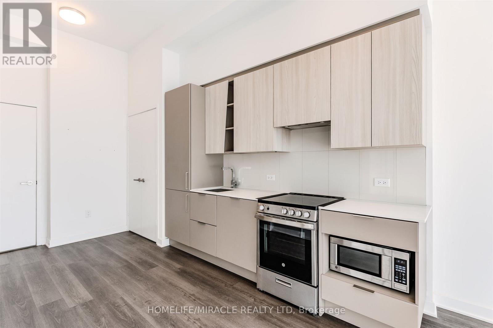 2404 - 3900 Confederation Parkway, Mississauga, Ontario  L5B 0M3 - Photo 12 - W12467198