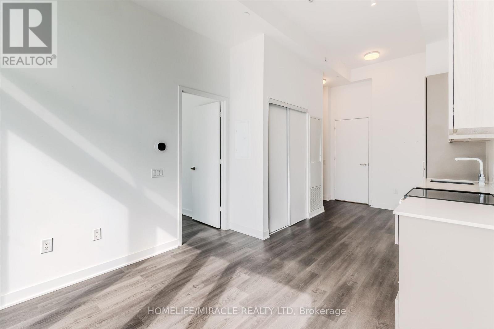 2404 - 3900 Confederation Parkway, Mississauga, Ontario  L5B 0M3 - Photo 16 - W12467198
