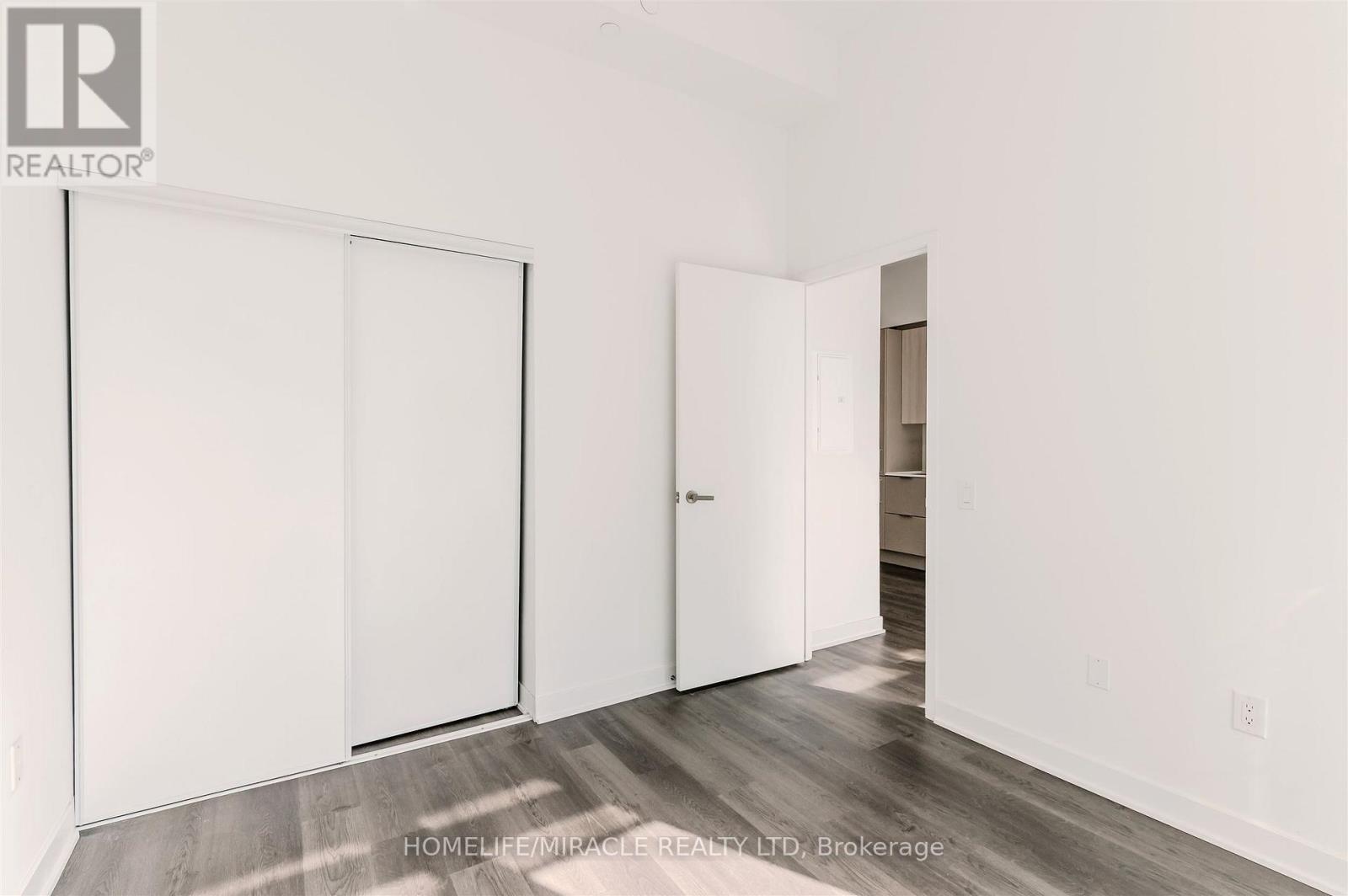 2404 - 3900 Confederation Parkway, Mississauga, Ontario  L5B 0M3 - Photo 19 - W12467198